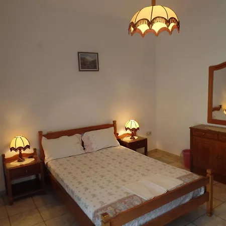 Antique The 2* Olympiakí Aktí